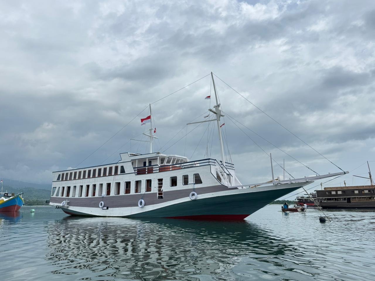 KLM Nur Amira